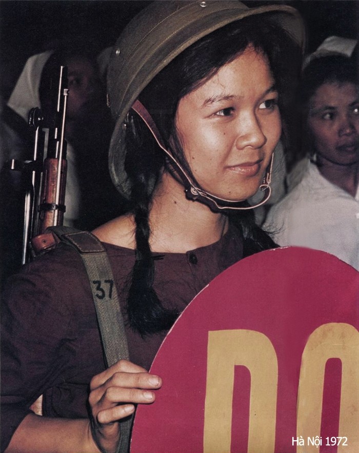 Nữ dân quân Hà Nội, 1972. Ảnh: Corbis.